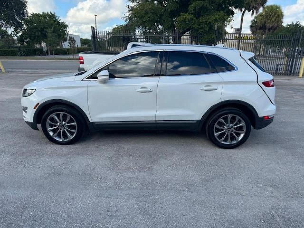 5LMCJ2C93KUL12091 2019 Lincoln Mkc Select