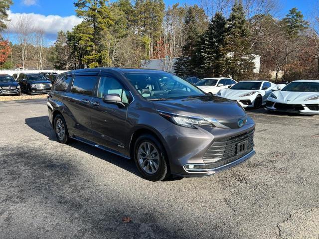 2021 Toyota Sienna XLE