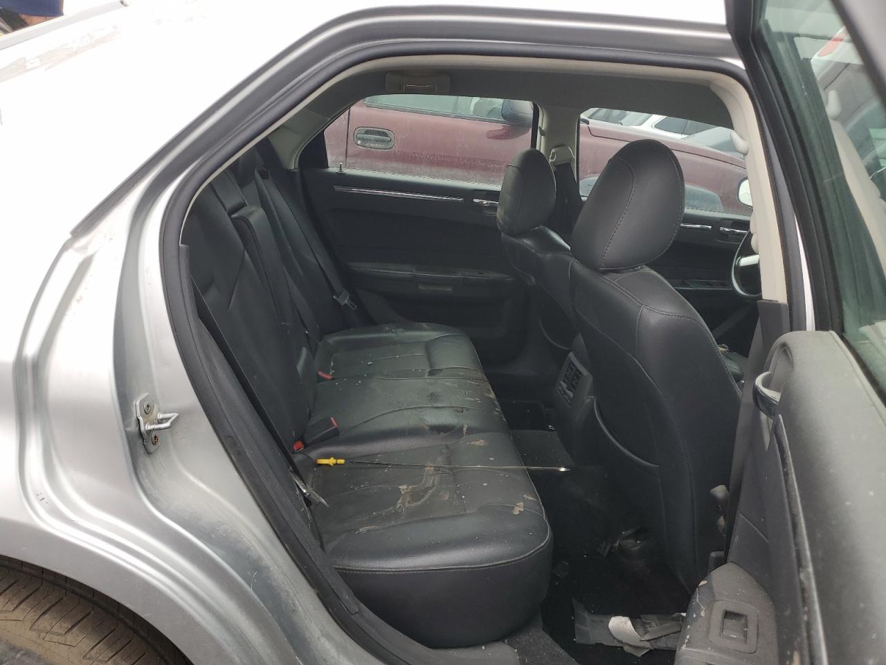 2C3CA5CV9AH327304 2010 Chrysler 300 Touring