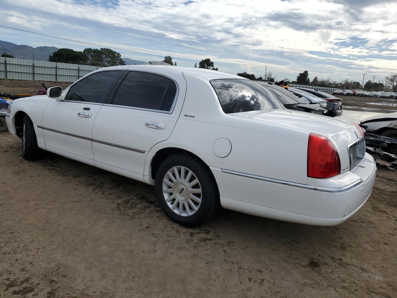 1lnhm81w24y677238 1LNHM81W24Y677238 2004 Lincoln Town Car Executive