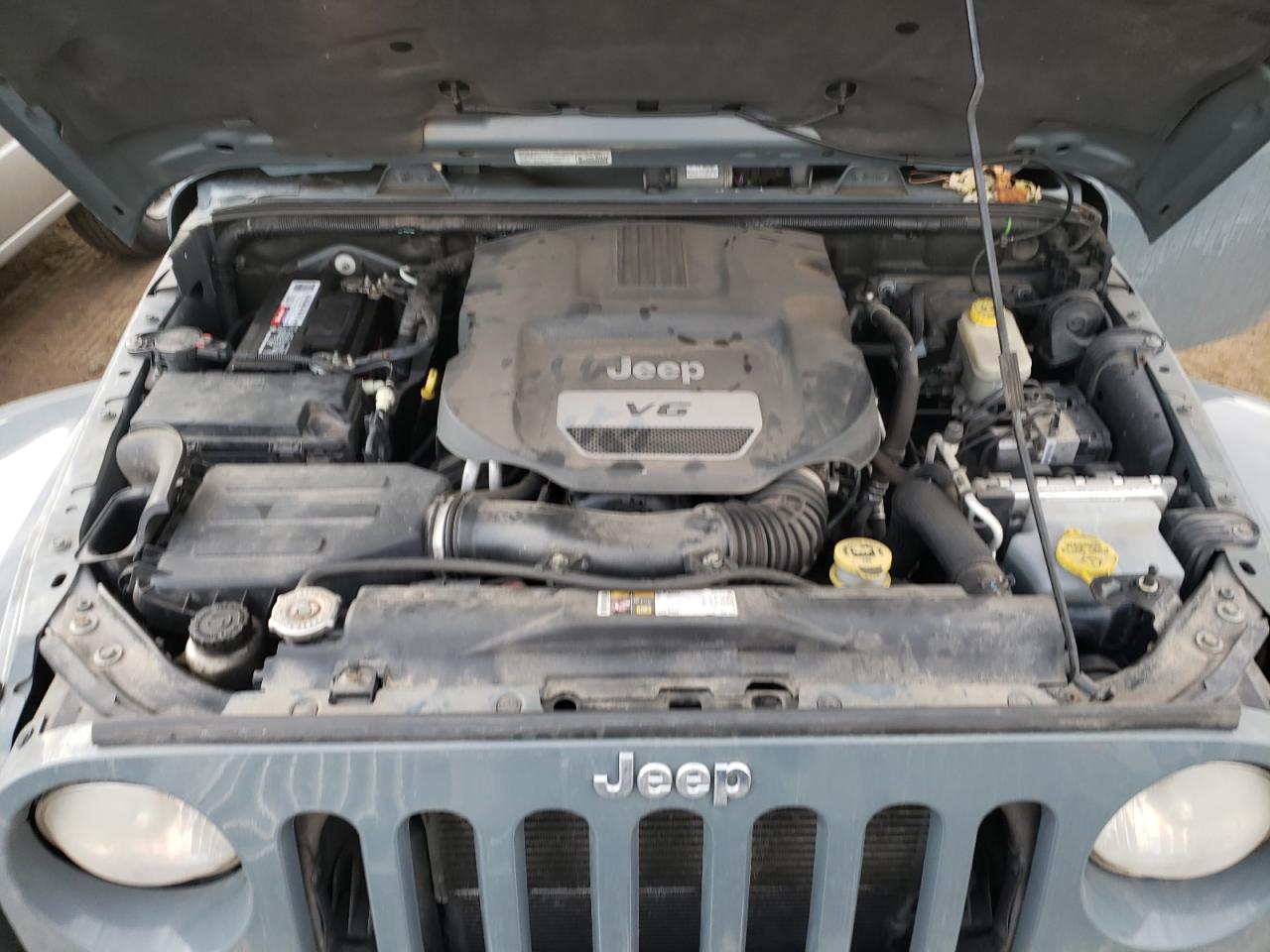 1C4BJWEG1EL273159 2014 Jeep Wrangler Unlimited Sahara