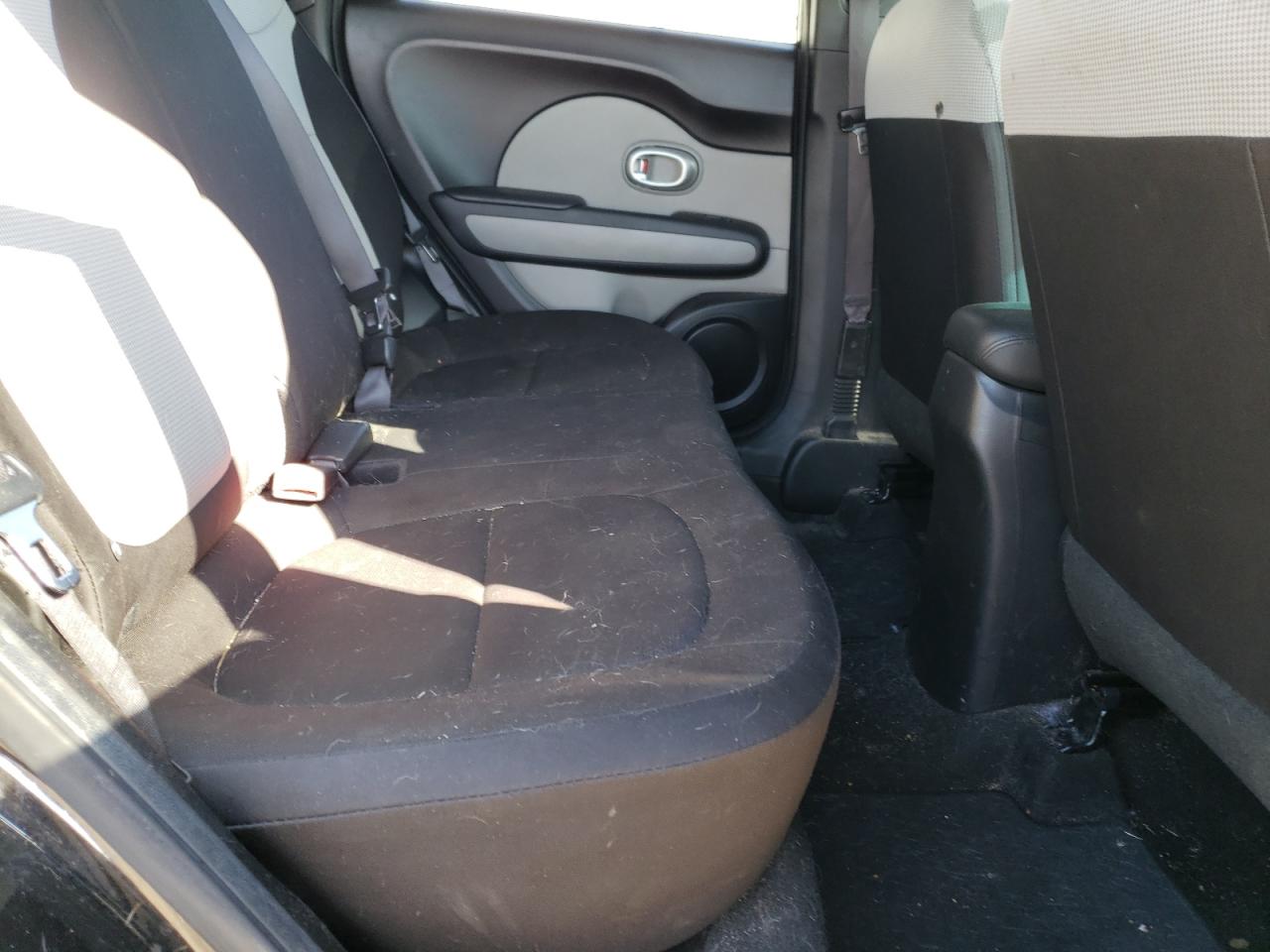 KNDJN2A21G7854983 2016 Kia Soul