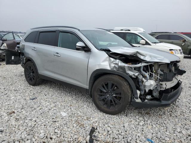 VIN 5TDJZRFH6KS577904 2019 Toyota Highlander, SE no.4