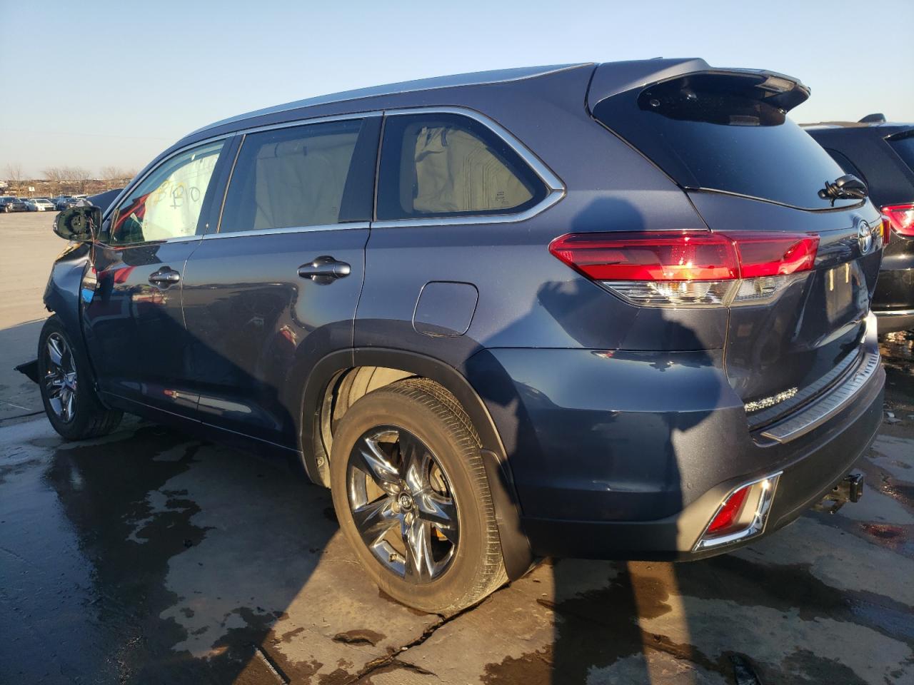 5TDDZRFH9JS834713 2018 Toyota Highlander Limited