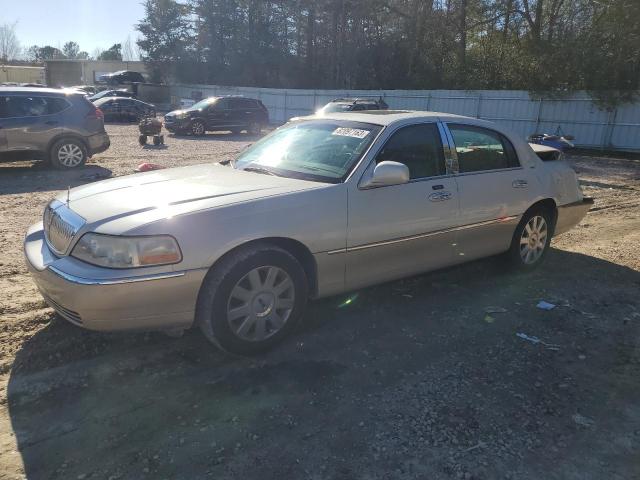 2005 Lincoln Town Car Signature Limited