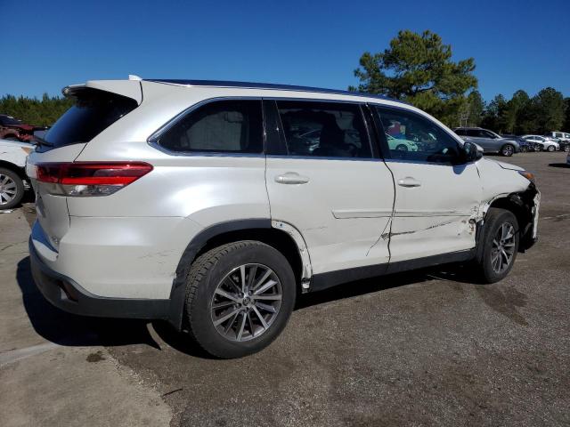 VIN 5TDJZRFH2KS930042 2019 Toyota Highlander, SE no.3