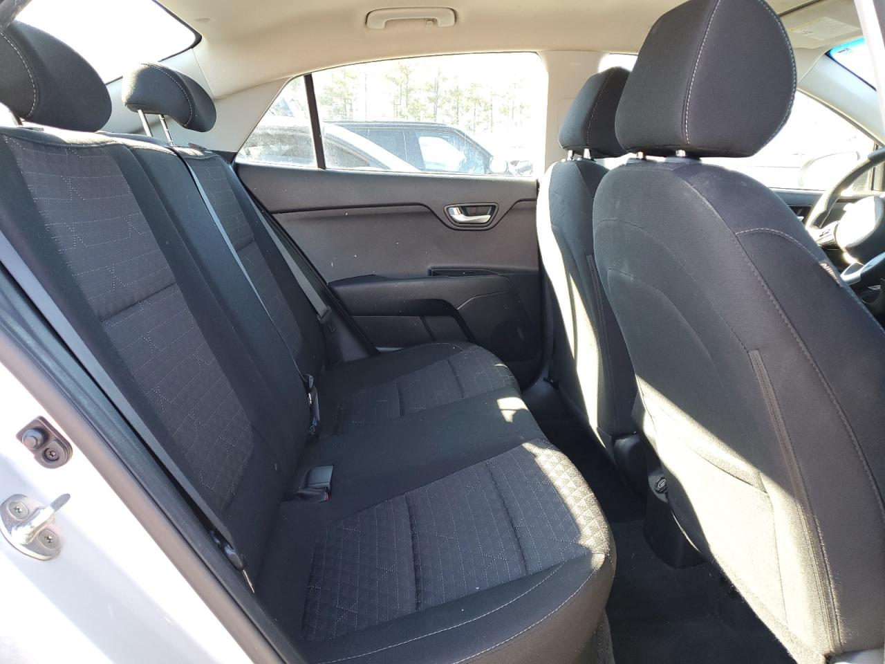 3kpa24ab2ke158453 3KPA24AB2KE158453 2019 Kia Rio S