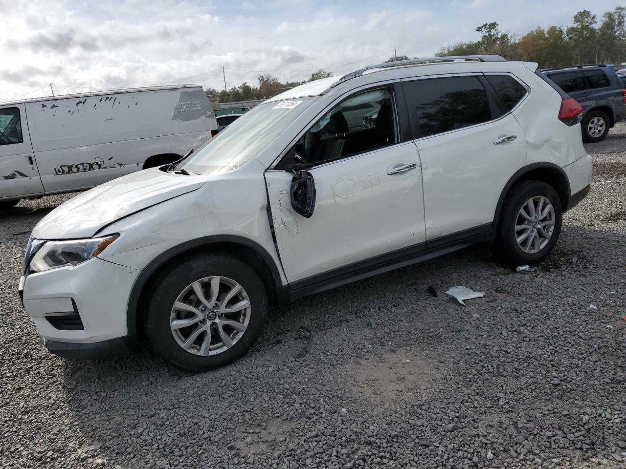 KNMAT2MV4HP584533 NISSAN ROGUE 2017
