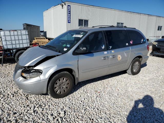 2005 Chrysler Town & Country LX