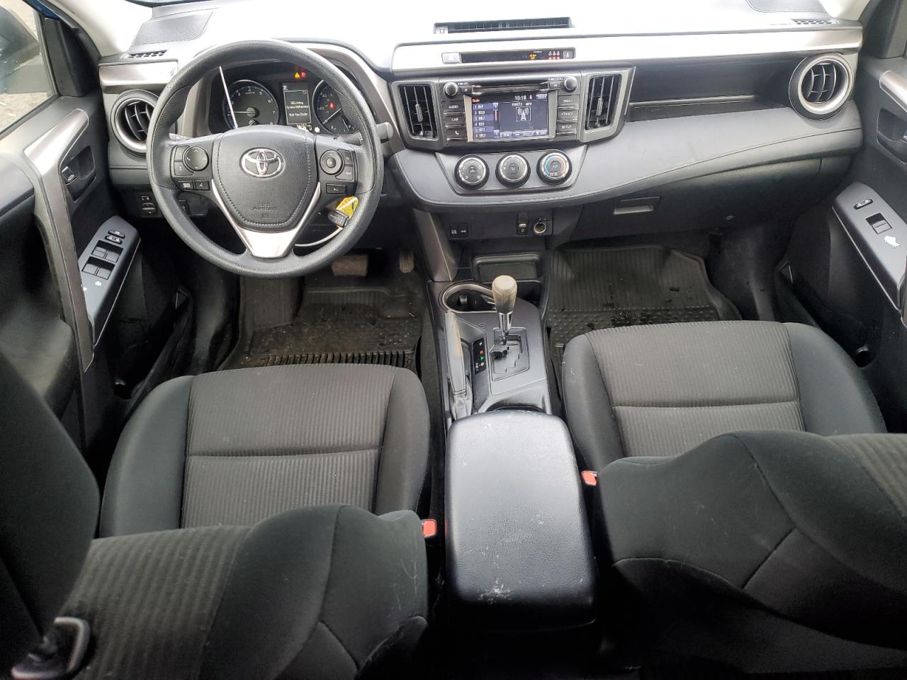 JTMBFREVXJJ256464 2018 Toyota Rav4 Le