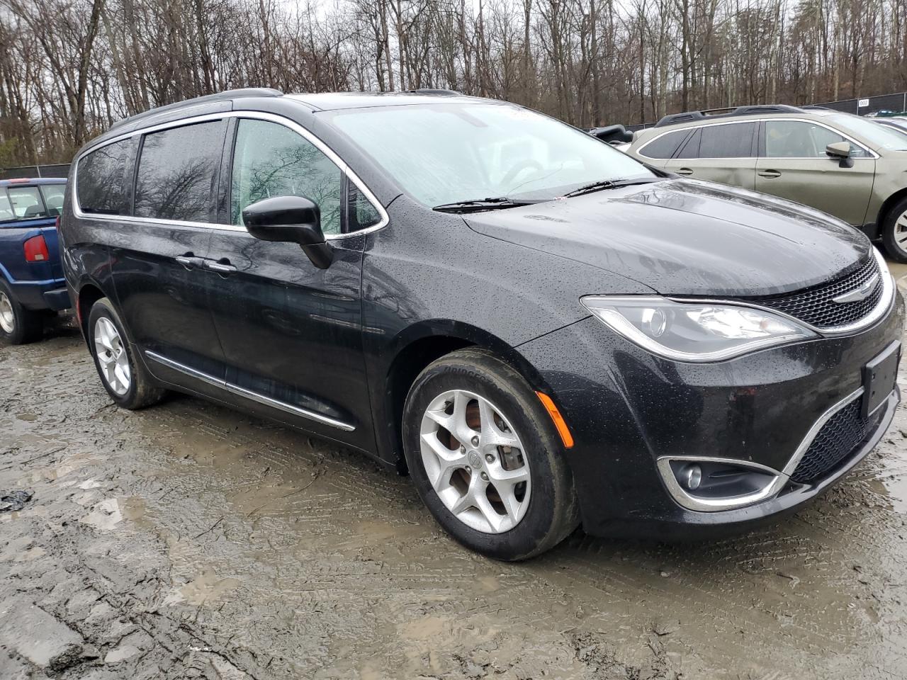 2017 Chrysler Pacifica Touring L vin: 2C4RC1BG6HR763530