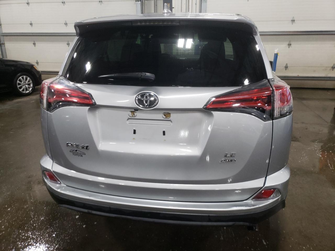 2017 Toyota Rav4 Le vin: 2T3BFREV8HW664201