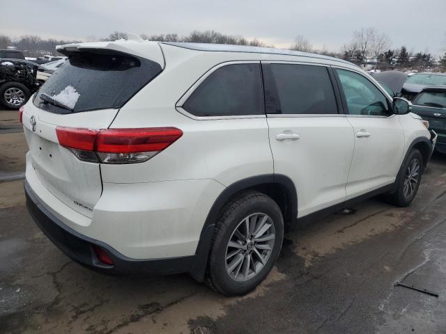 VIN 5TDJZRFH8KS622065 2019 Toyota Highlander, SE no.3