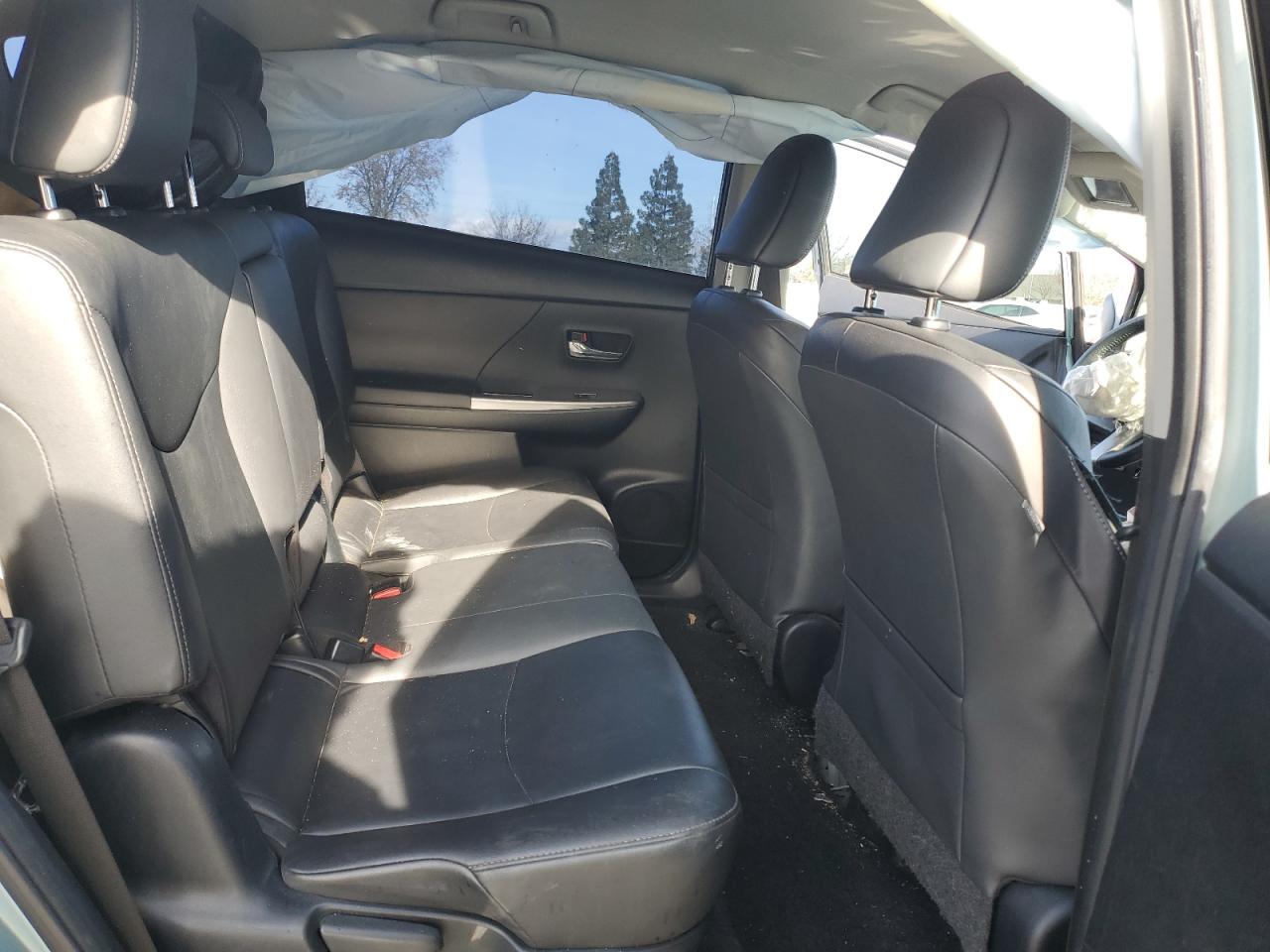 JTDZN3EU6FJ036882 2015 Toyota Prius V