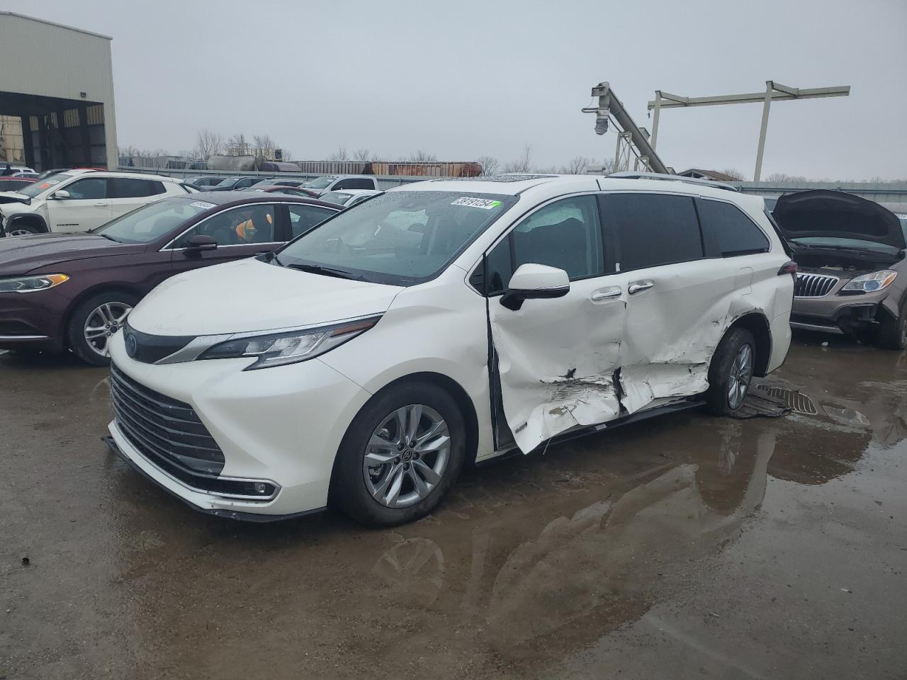 Lot #3302766464 2021 TOYOTA SIENNA LIMITED