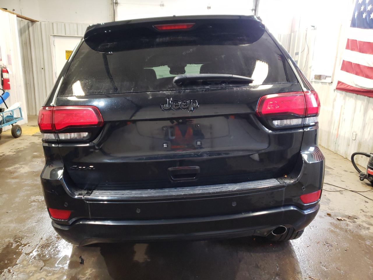 2018 Jeep Grand Cherokee Laredo vin: 1C4RJFAG5JC217806