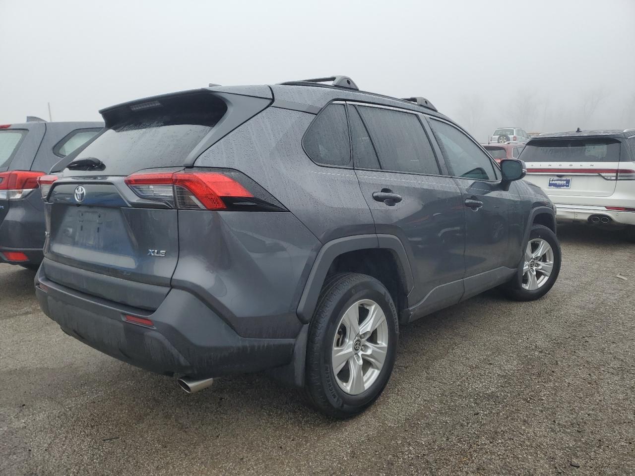 2021 Toyota Rav4 Xle vin: 2T3W1RFV3MC122014