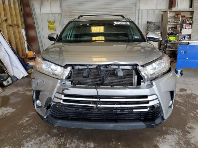 VIN 5TDKZRFHXKS554520 2019 Toyota Highlander, SE no.5