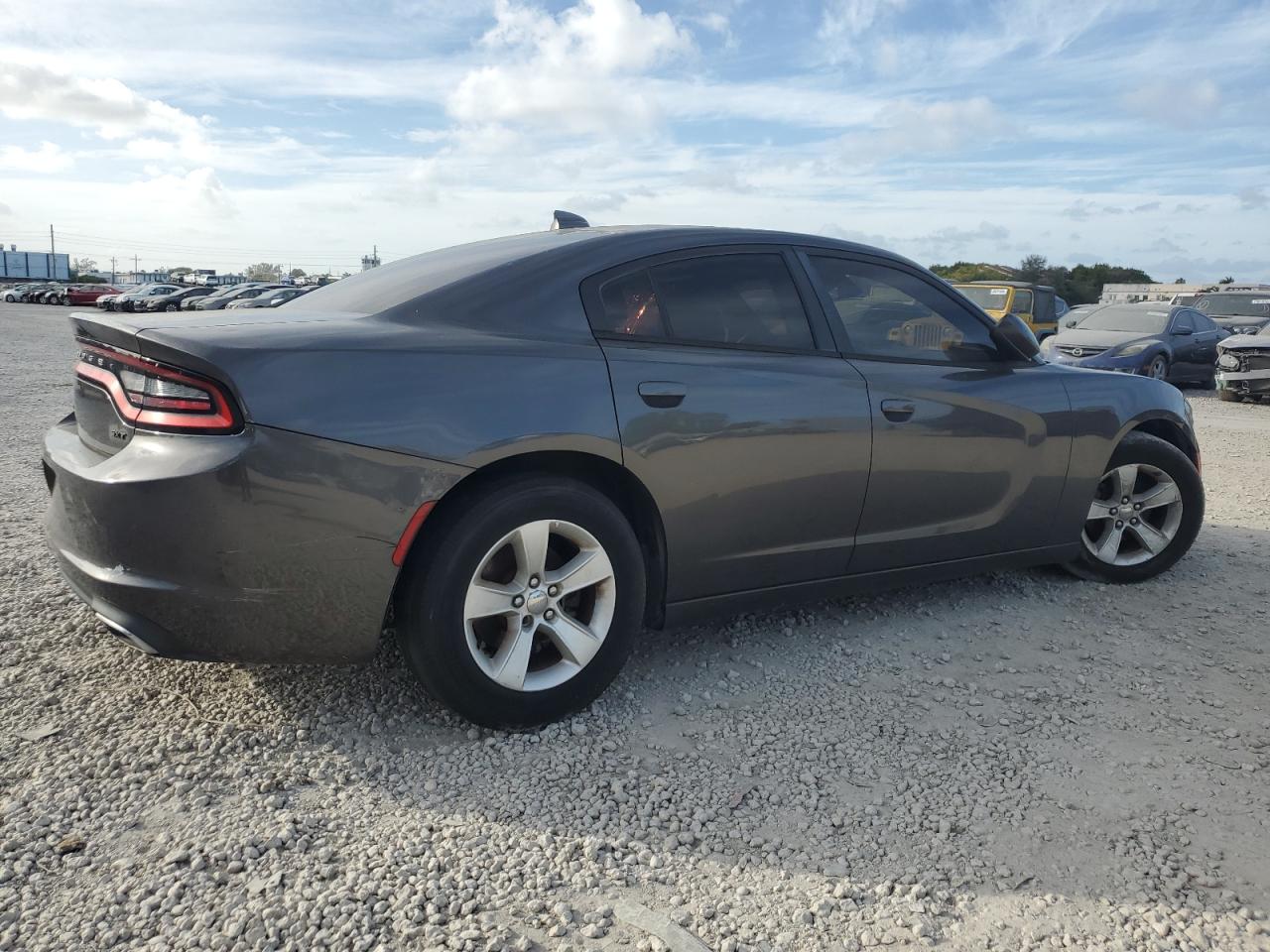 2C3CDXHG1GH204585 2016 Dodge Charger Sxt