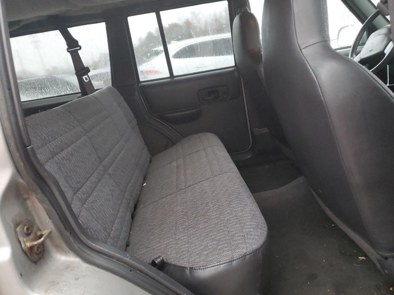 1j4ff48s7yl226191 1J4FF48S7YL226191 2000 Jeep Cherokee Sport