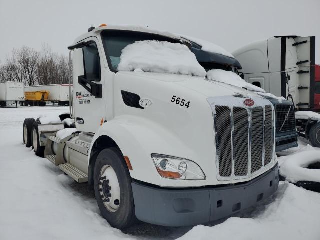 Lot #2329569747 2019 PETERBILT 579 salvage car