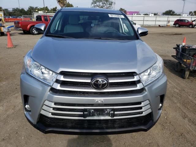 VIN 5TDZZRFH0KS314052 2019 Toyota Highlander, LE no.5