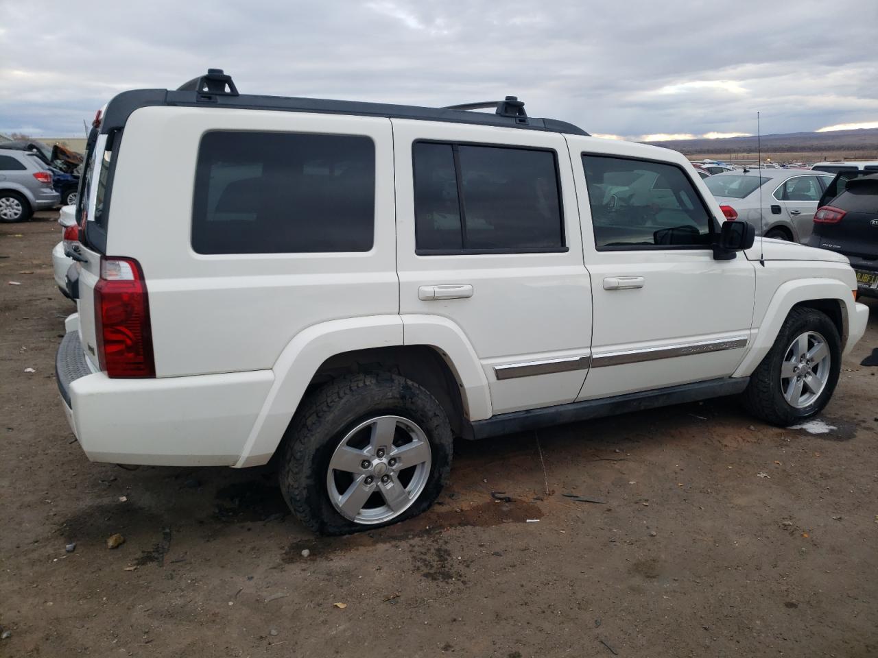 1J8HG48PX7C676335 2007 Jeep Commander