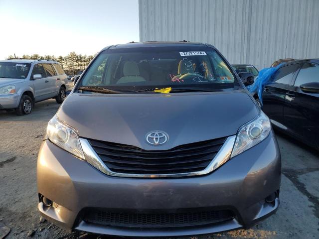 5TDKK3DC2BS149552 | 2011 Toyota sienna le