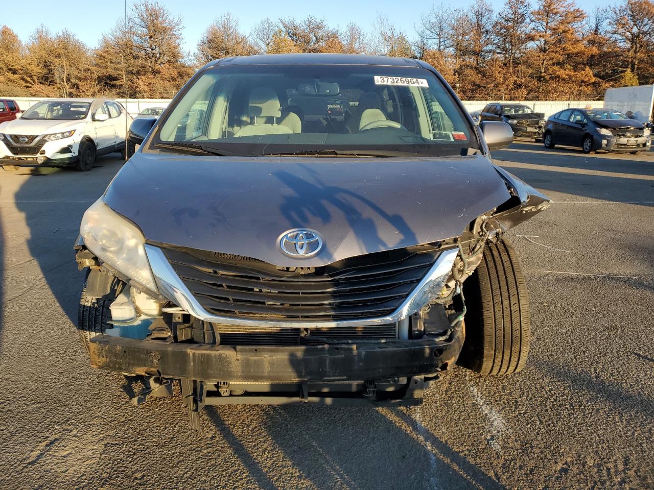 5TDJK3DC2BS007665 2011 Toyota Sienna Le