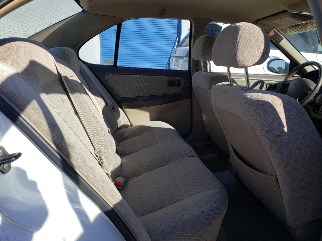 1N4DL01D8YC197557 2000 Nissan Altima Xe