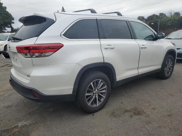 VIN 5TDKZRFH8KS339444 2019 Toyota Highlander, SE no.3