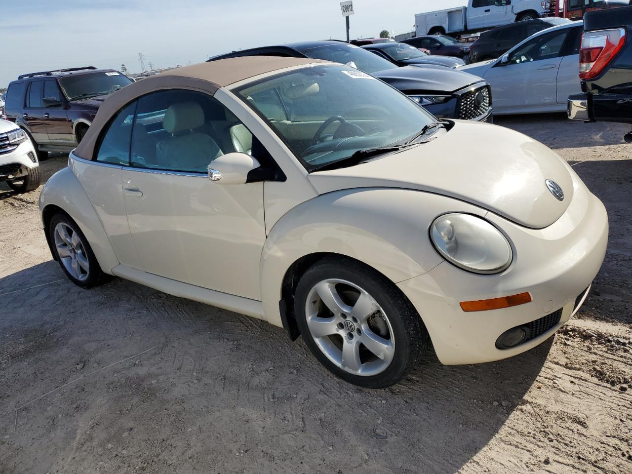 3VWSF31Y07M421881 2007 Volkswagen New Beetle Convertible Option Package 2