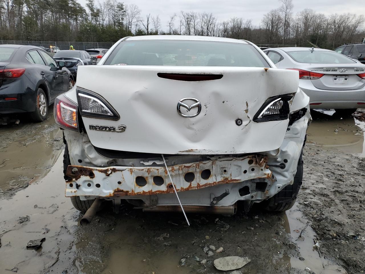 JM1BL1UG8B1498104 2011 Mazda 3 I