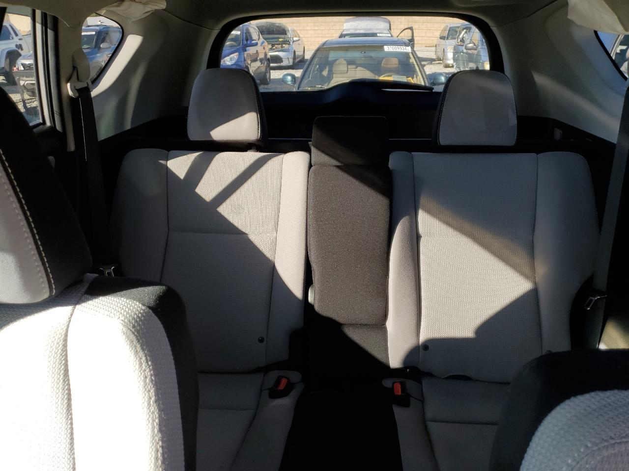 VIN: 2T3WFREV2GW292676 2016 TOYOTA RAV4