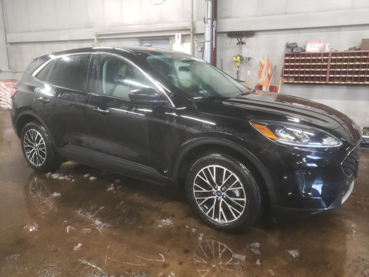 VIN: 1FMCU0EZ0NUB21387 2022 FORD ESCAPE