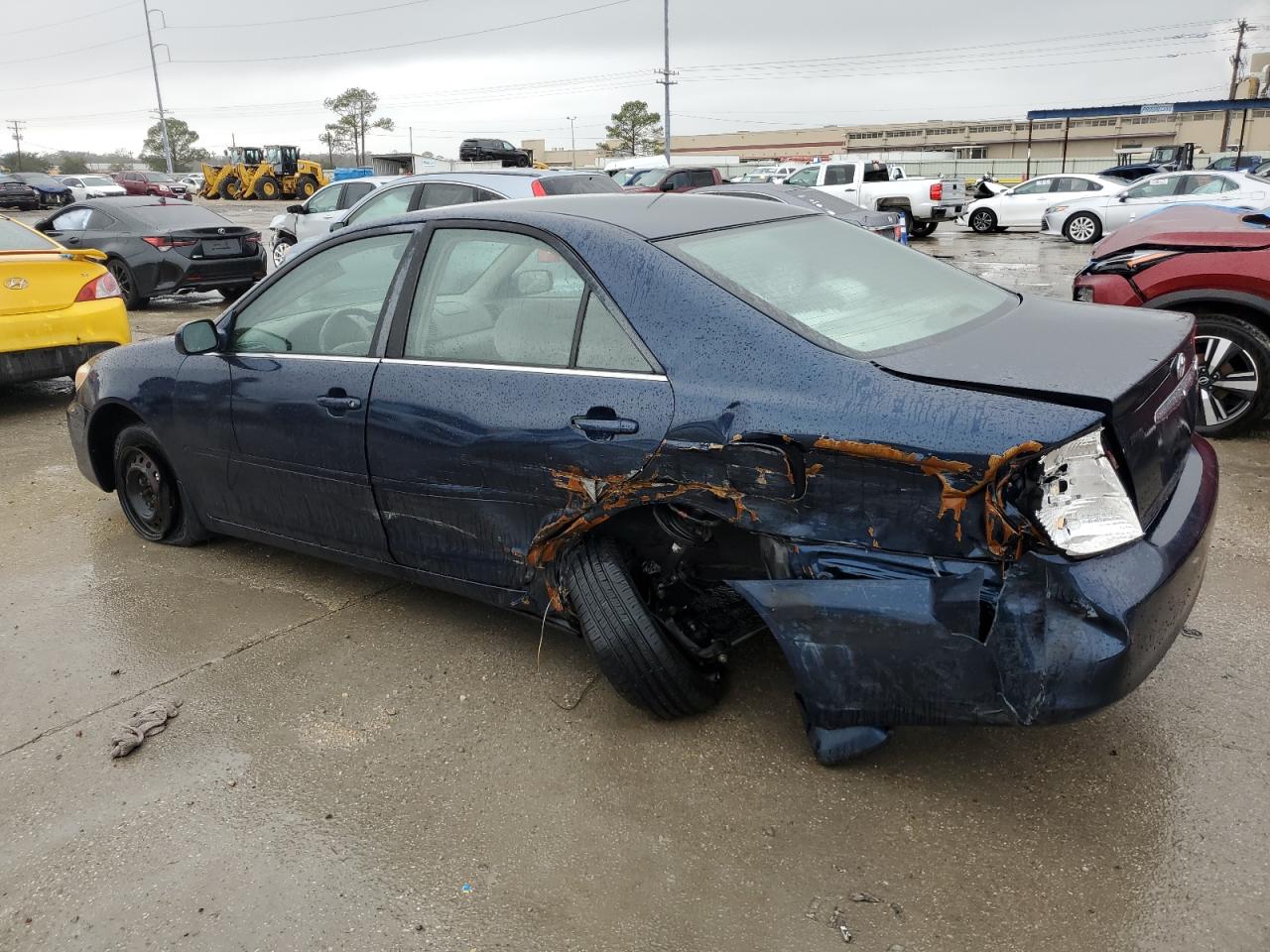 JTDBE32K140272122 2004 Toyota Camry Le