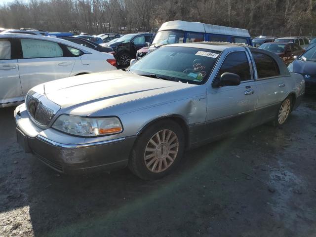 2003 Lincoln Town Car Signature