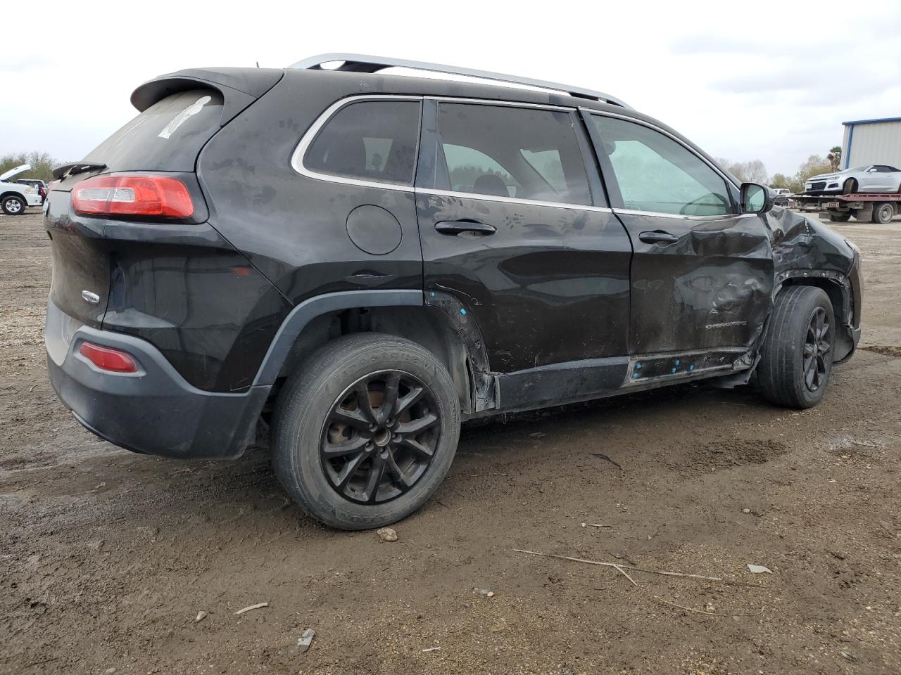 1C4PJLCB7HW592905 2017 Jeep Cherokee Latitude