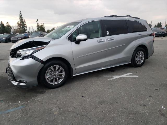 2022 Toyota Sienna XLE