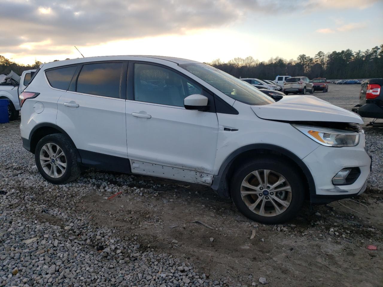 2017 Ford Escape Se vin: 1FMCU9G91HUE55661