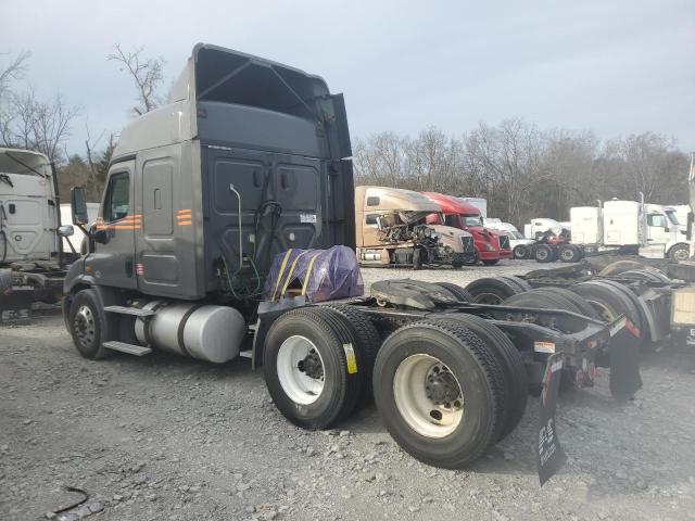 Lot #2320918637 2018 FREIGHTLINER CASCADIA 1 salvage car