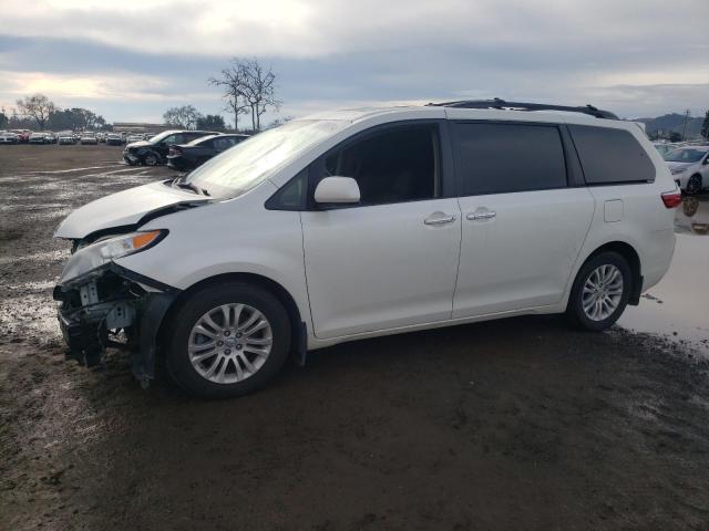 2017 Toyota Sienna XLE