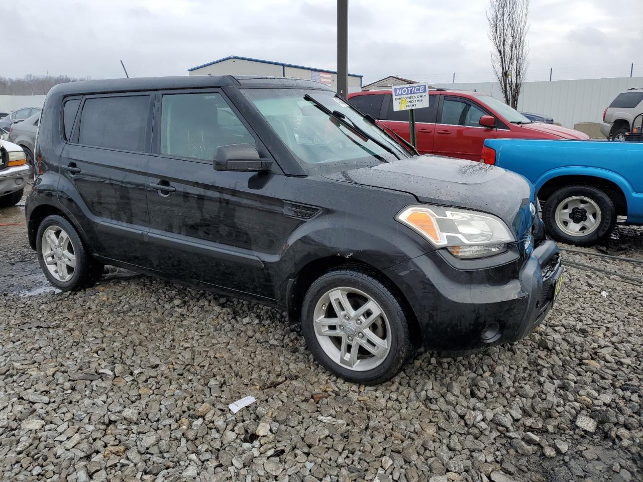 KNDJT2A20B7225813 2011 Kia Soul + KNDJT2A20B7225813 2011 Kia Soul +