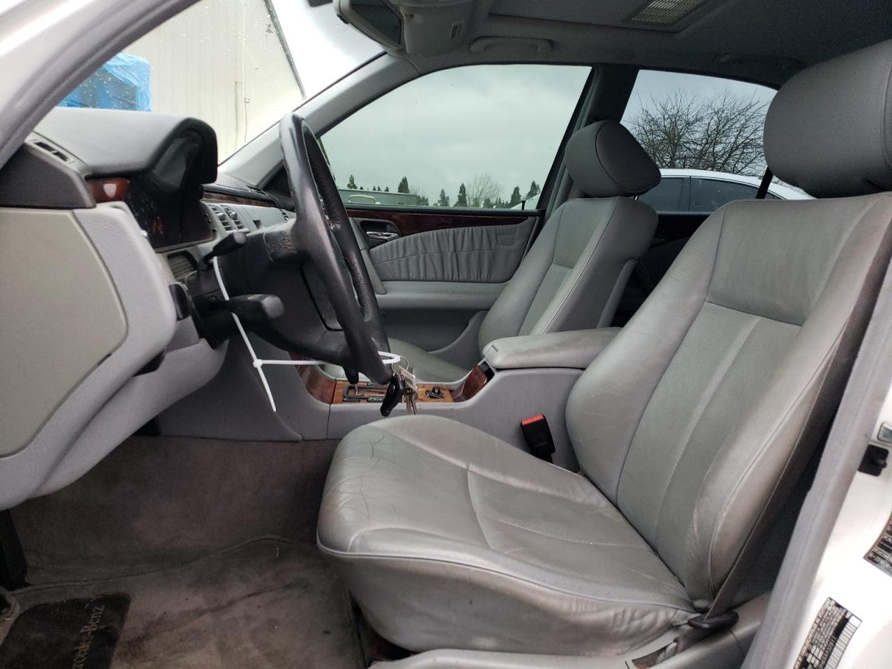 WDBJF65H6XA932811 1999 Mercedes-Benz E 320