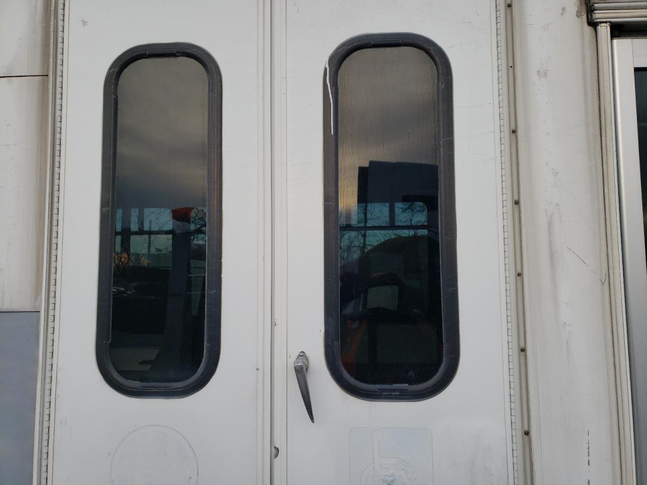 FORD ECONOLINE E450 SUPER DUTY CUTAWAY VAN