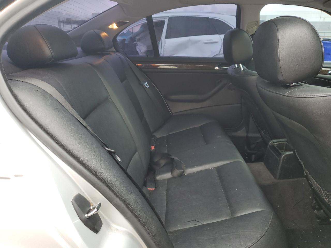 WBAAV33421FU86229 2001 BMW 325 I