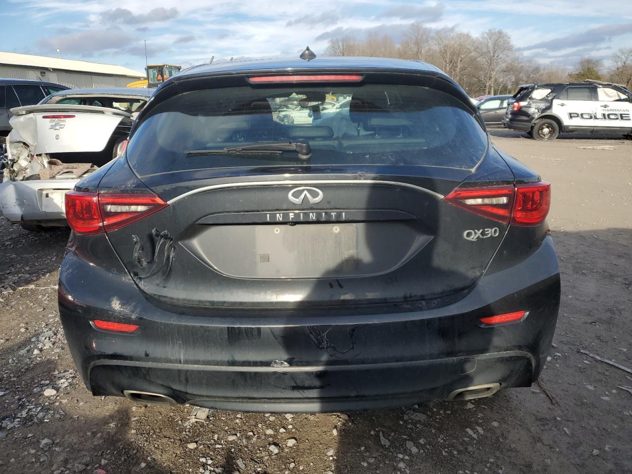 SJKCH5CP2JA057613 2018 Infiniti Qx30 Base