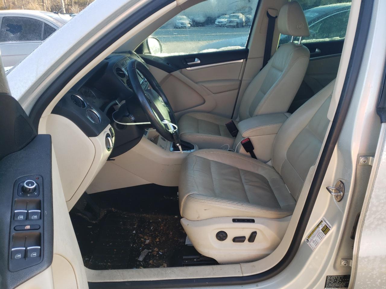 WVGAV7AX2CW551201 2012 Volkswagen Tiguan S