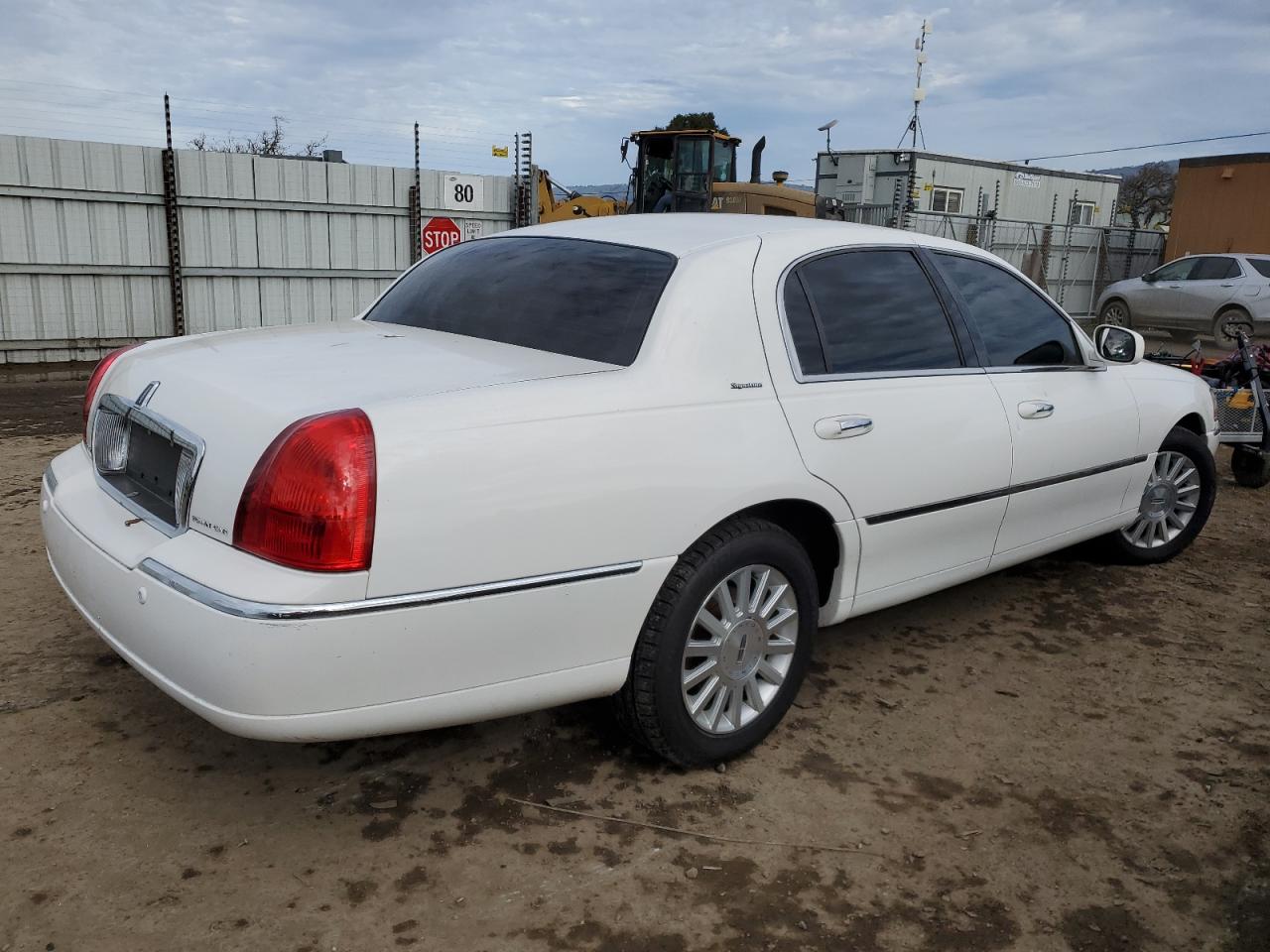1lnhm81w24y677238 1LNHM81W24Y677238 2004 Lincoln Town Car Executive