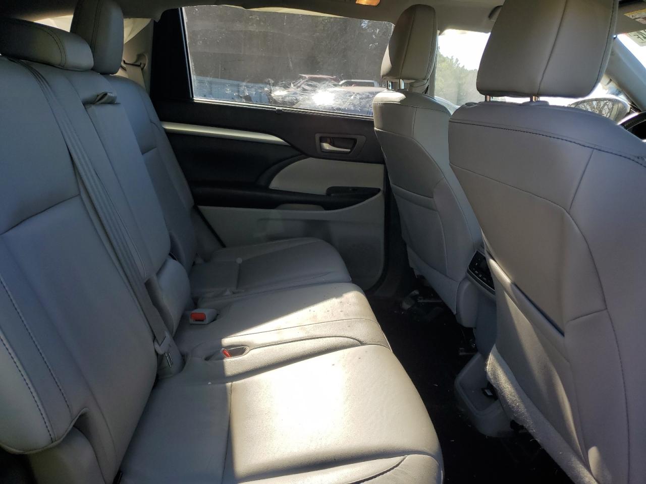 5TDKZRFHXJS541250 2018 Toyota Highlander Se